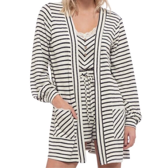 Striped Cream Shorts    - Picture 5 of 5